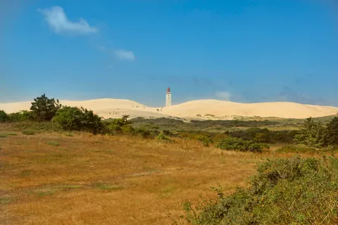 Rubjerg Knude fyr bak sanddynene i Nordjylland